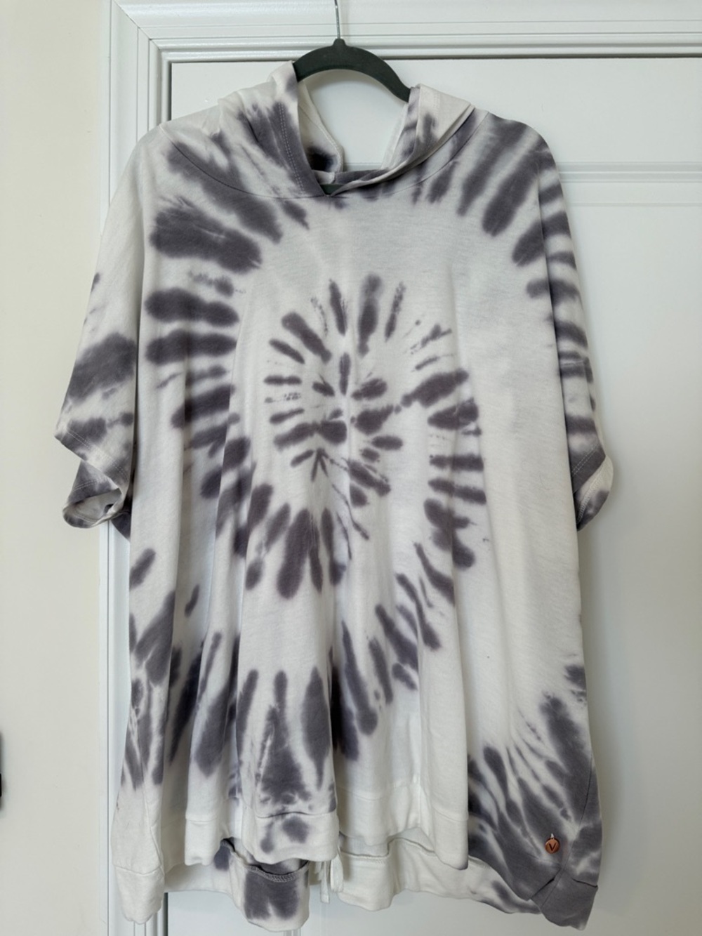 NWT Livi Active Gray and White Tie-Dye Hooded Pullover